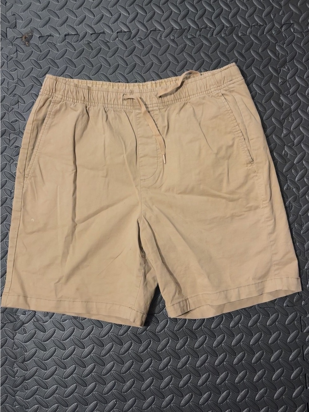 GAP Men's Drawstring Elastic Waist Shorts - Khaki